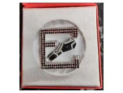 ZLATÁ TRETRA / Golden Spike. Upomínkové logo ve stříbrné barvě se 118 červenými kameny (český granát?).