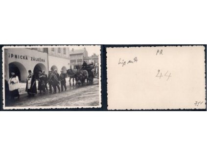 LIPNÍK NAD BEČVOU. Pohřebn průvod.