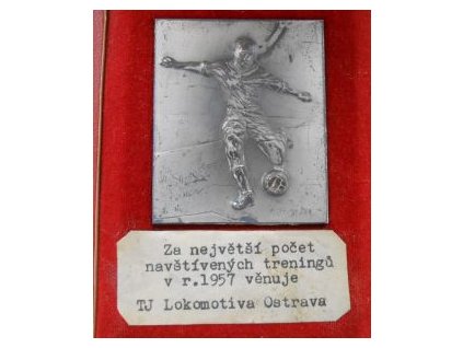OSTRAVA. Za největší počet navštívených tréningů v r. 1957 věnuje TJ  Lokomotiva Ostrava.