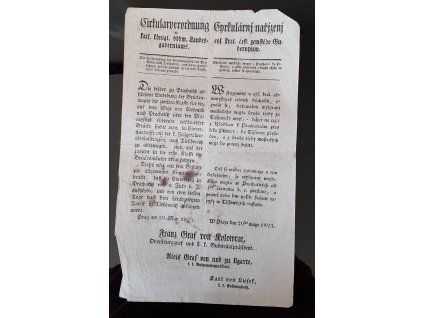 1823.05.20.  Cirkulární narízení českého zemského gubernia, kterým přesazené mostecké mejto z Prachatic do Těšovic a jeho zmírnění z druhé třídy v první, se tímto oznamuje.