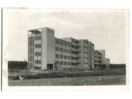vvv041